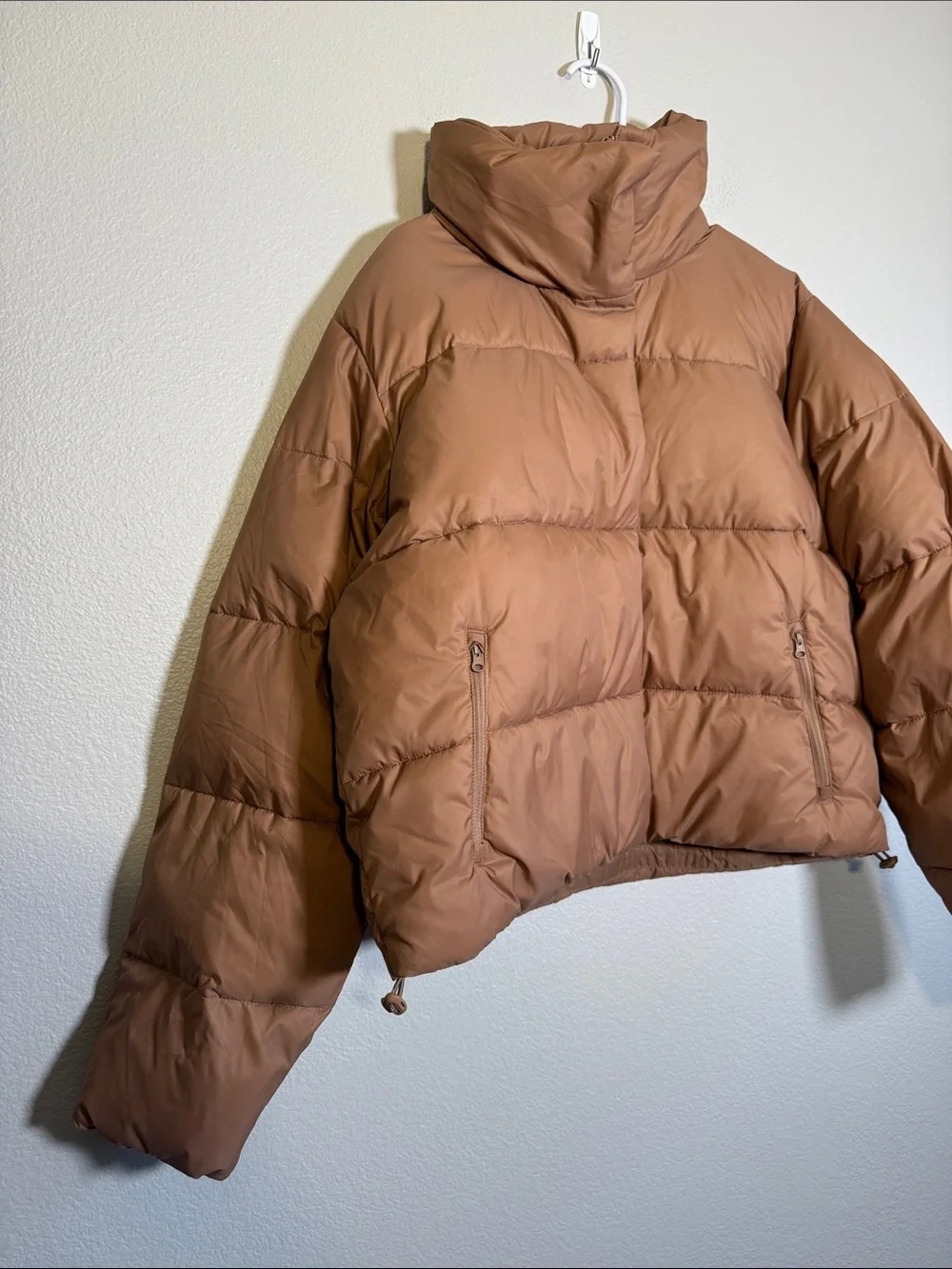 ALO Yoga Gold Rush Puffer Jacket in Toasted Almond - L